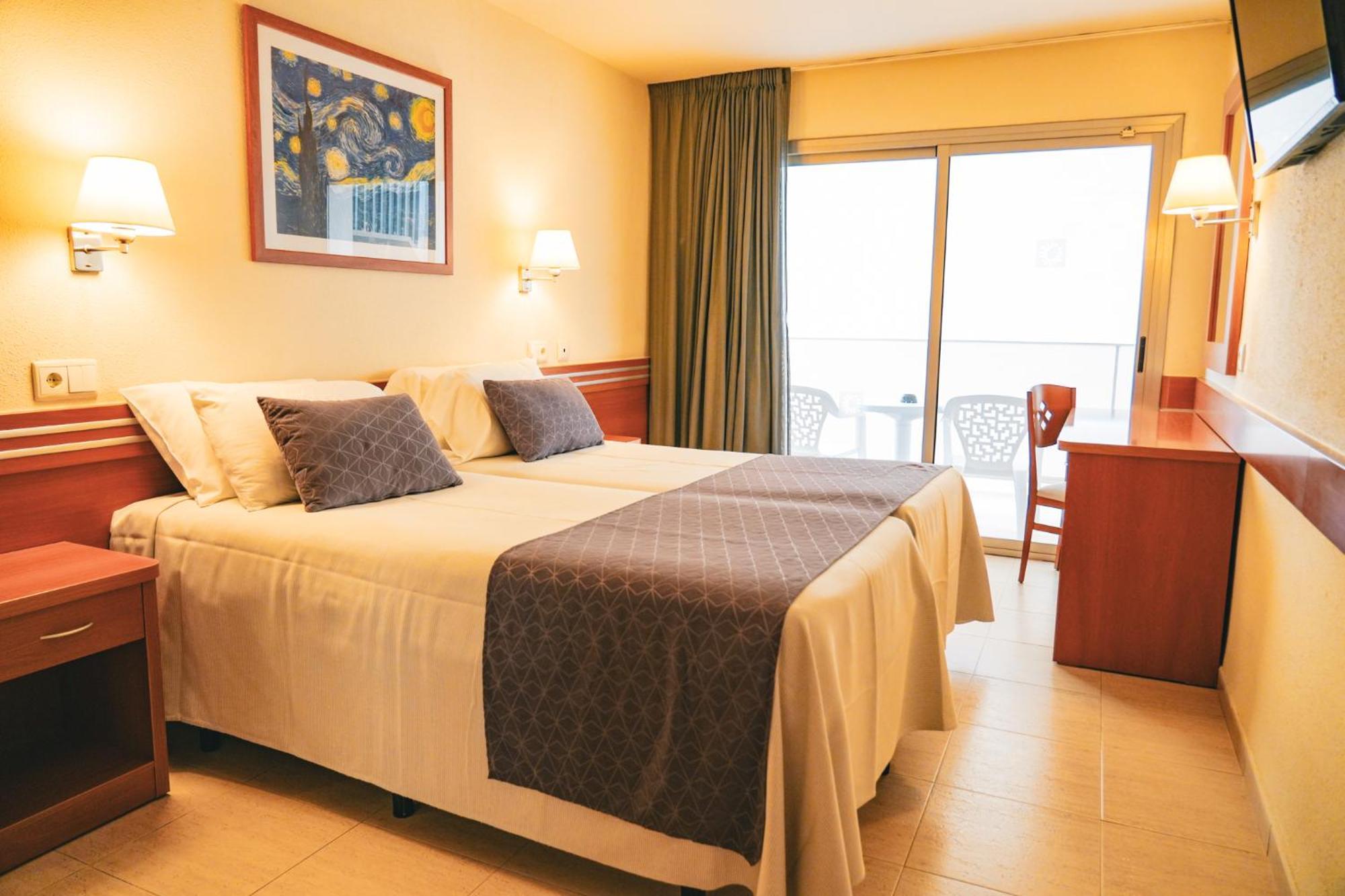 Htop Pineda Palace 4Sup - Adults Recommended #Htopbliss Pineda de Mar Room photo